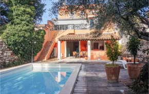 Nice home in Saint Chinian w/ Outdoor swimming pool and 5 Bedrooms